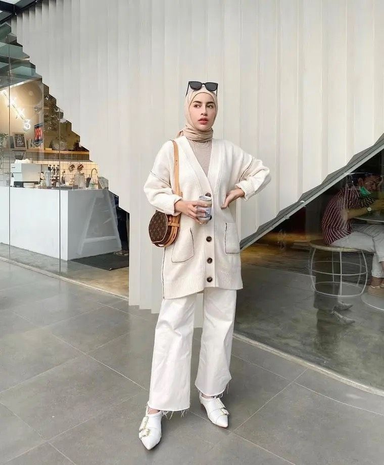 7 Ide Outfit Buka Bersama Pakai Kardigan Rajut ala Hijabers, Catchy!