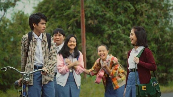 7 Film Drama Keluarga Indonesia Terbaik di Netflix, Bikin Terharu