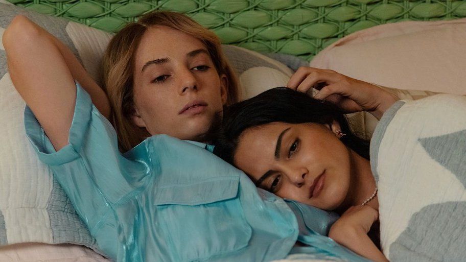 5 Film dan Drama Netflix Tentang Kisah Cinta Remaja yang Berantakan 