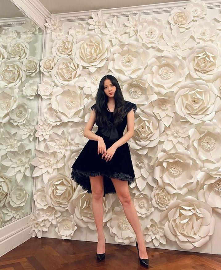 9 Inspirasi Dress ala Jisoo BLACKPINK, Cocok buat Berbagai Acara!