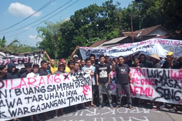 Warga Banyakan Demo Tolak Rencana Pembangunan Tempat Olah Sampah