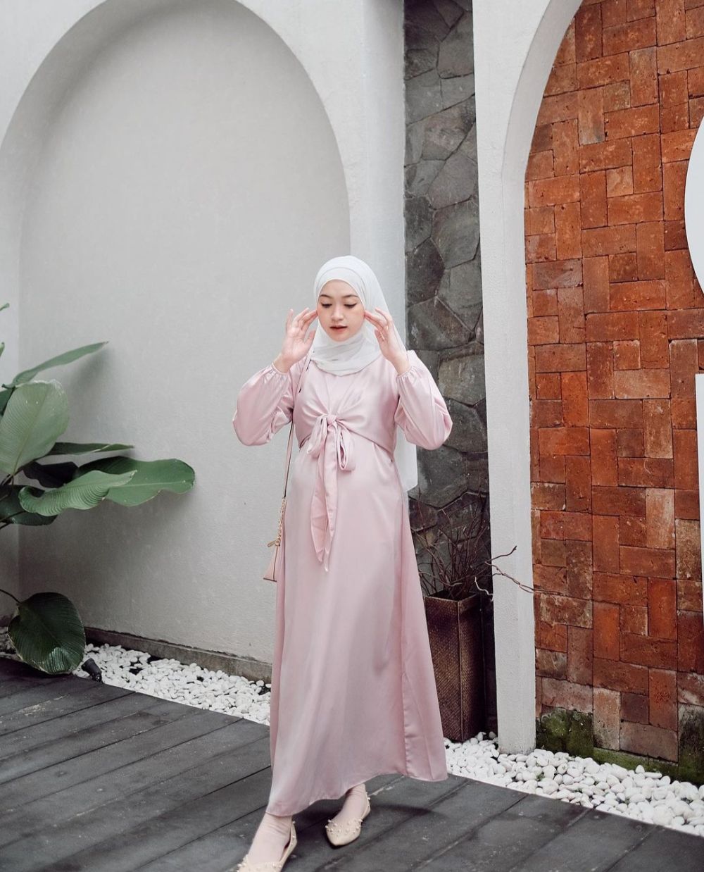 9 Inspirasi Dress Shimmer ala Selebgram Saritiw