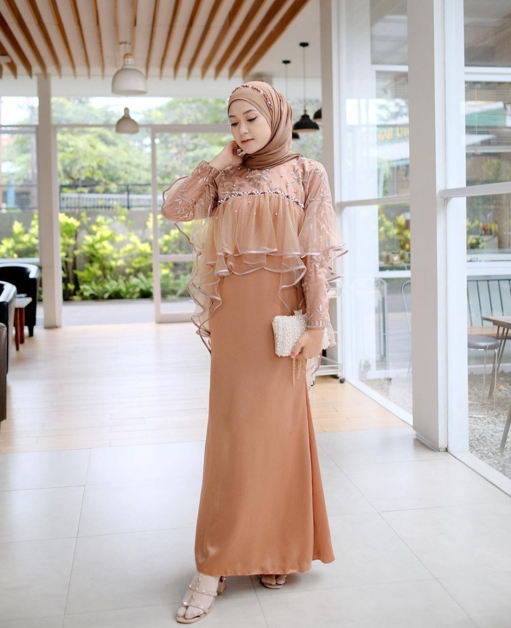 9 Inspirasi Dress Shimmer ala Selebgram Saritiw