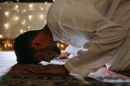 3 Doa Bisa Umat Muslim Baca Sujud Terakhir dalam Salat