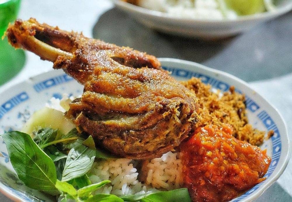 5 Warung Bebek Goreng di Surabaya, Rempahnya Berasa!