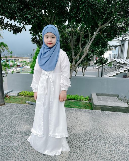 9 OOTD Hijab Anak untuk Lebaran ala Maryam, Putri Oki Setiana Dewi