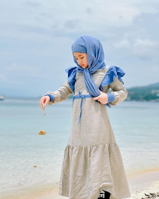 9 OOTD Hijab Anak untuk Lebaran ala Maryam, Putri Oki Setiana Dewi