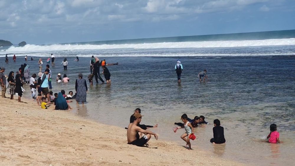 Lagi, 20 Wisatawan di Pantai Parangtritis Tersengat Ubur-Ubur