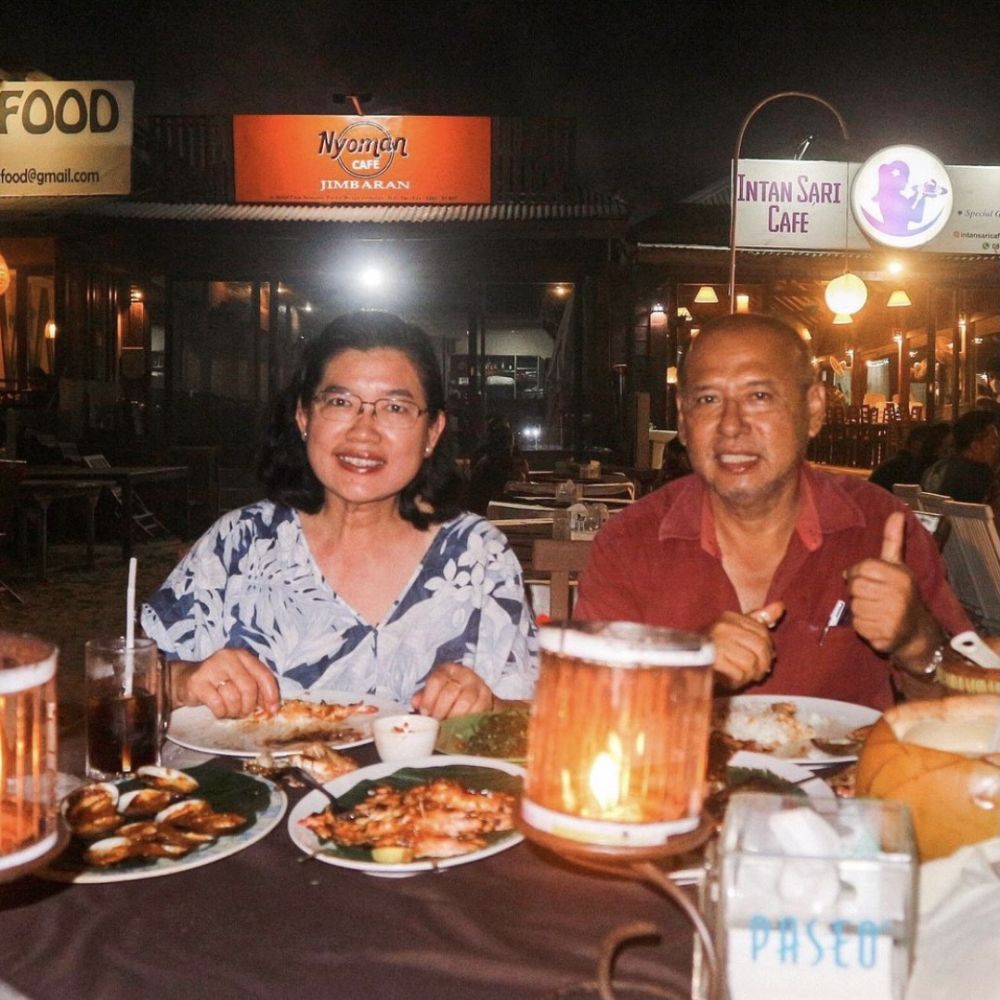 8 Kafe Seafood di Jimbaran, Pinggir Pantai Banget!