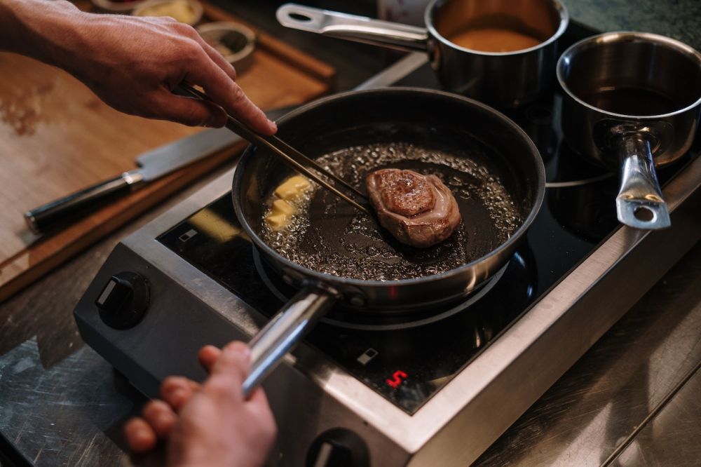 5 Manfaat Teknik Reverse Searing saat Masak Steak