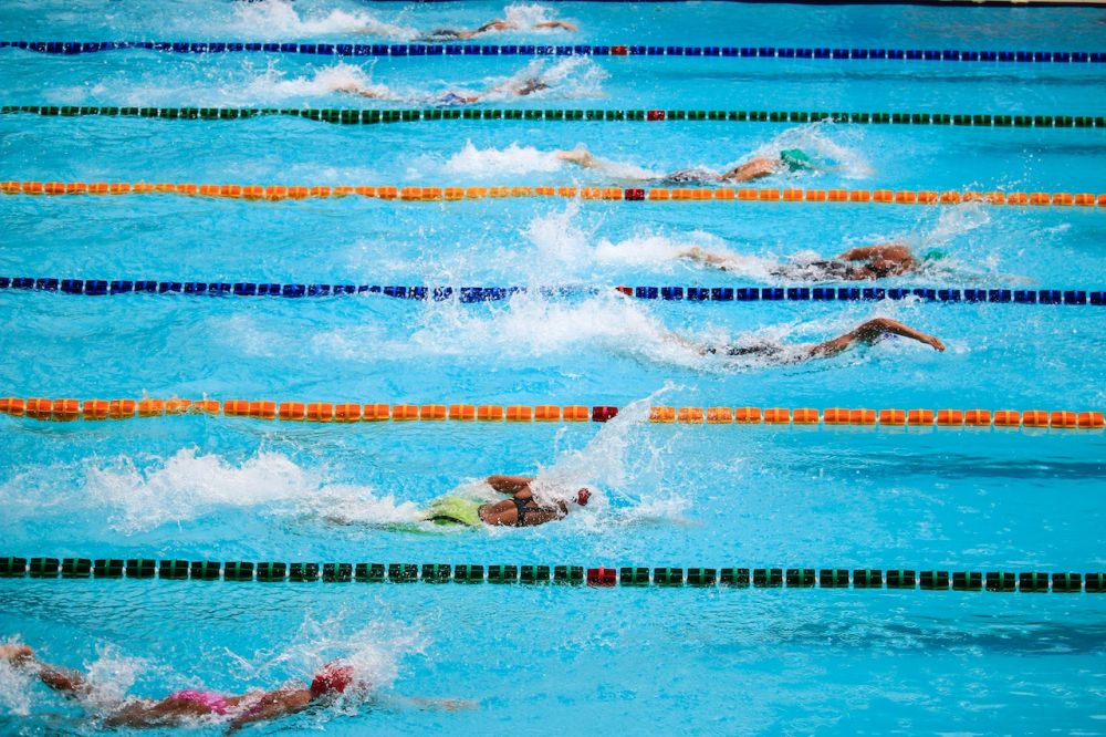 Dampak lingkungan penggunaan kolam renang di event olahraga besar 2025