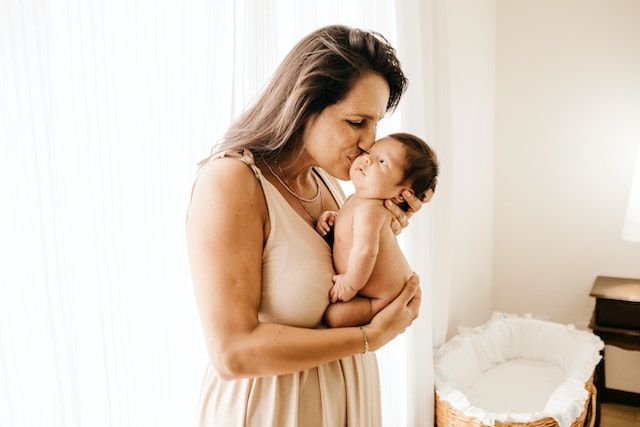 6 Tips Melakukan Tandem Nursing Bagi Ibu Menyusui