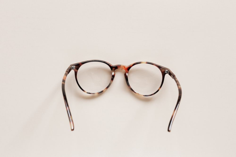 5 Tips Membersihkan Kacamata yang Hasilnya Pasti Kinclong