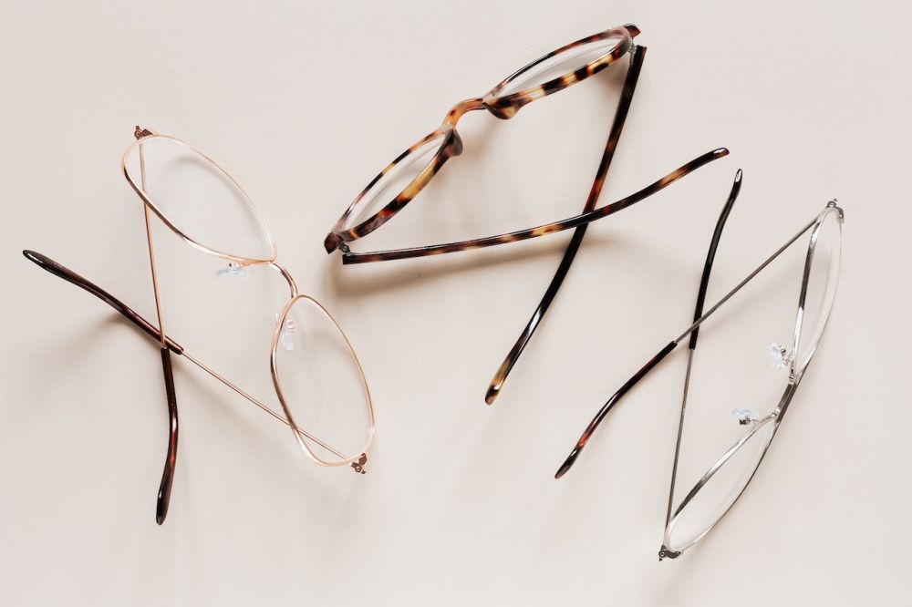 5 Tips Membersihkan Kacamata yang Hasilnya Pasti Kinclong