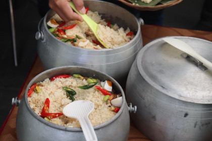 5 Tips Memasak Nasi Liwet agar Gurih Maksimal, Praktikkan