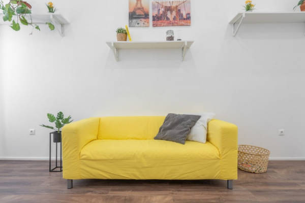 5 Tips Membersihkan Sofa Di Rumah, Jadi Lebih Nyaman!