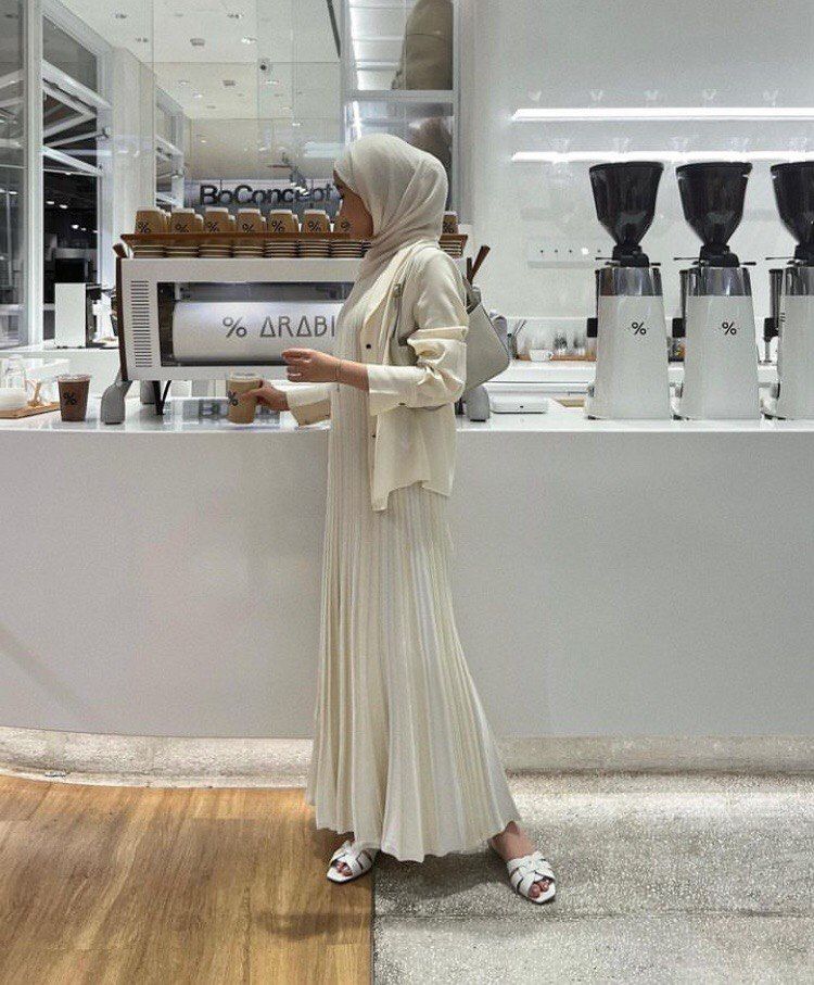 10 Inspirasi OOTD Hijab buat Silaturahmi ala Fira Assegaf