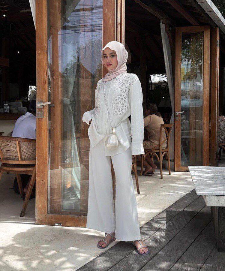 10 Inspirasi OOTD Hijab buat Silaturahmi ala Fira Assegaf