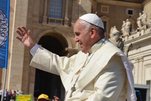 Paus Fransiskus Serukan Penyelesaian Konflik di Nagorno-Karabakh 