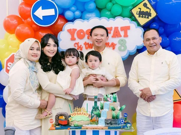 10 Potret Puput Nastiti dan Orang Tua, Akur walau Tak Seiman