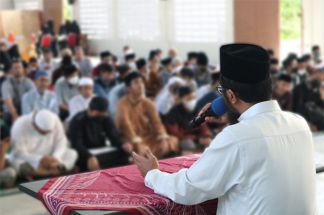Sapa Warga Bandung, Gus Imin Khutbah Jumat di Masjid Al Fathu