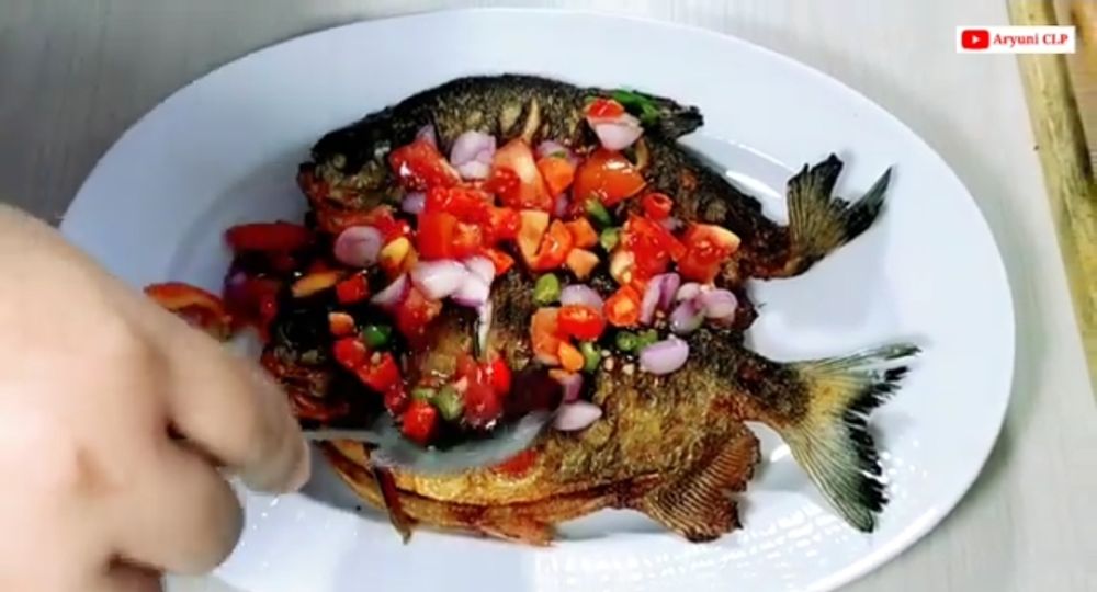 Resep Ikan Bawal Goreng Sambal Dabu-dabu, Pecinta Pedas Wajib Coba!