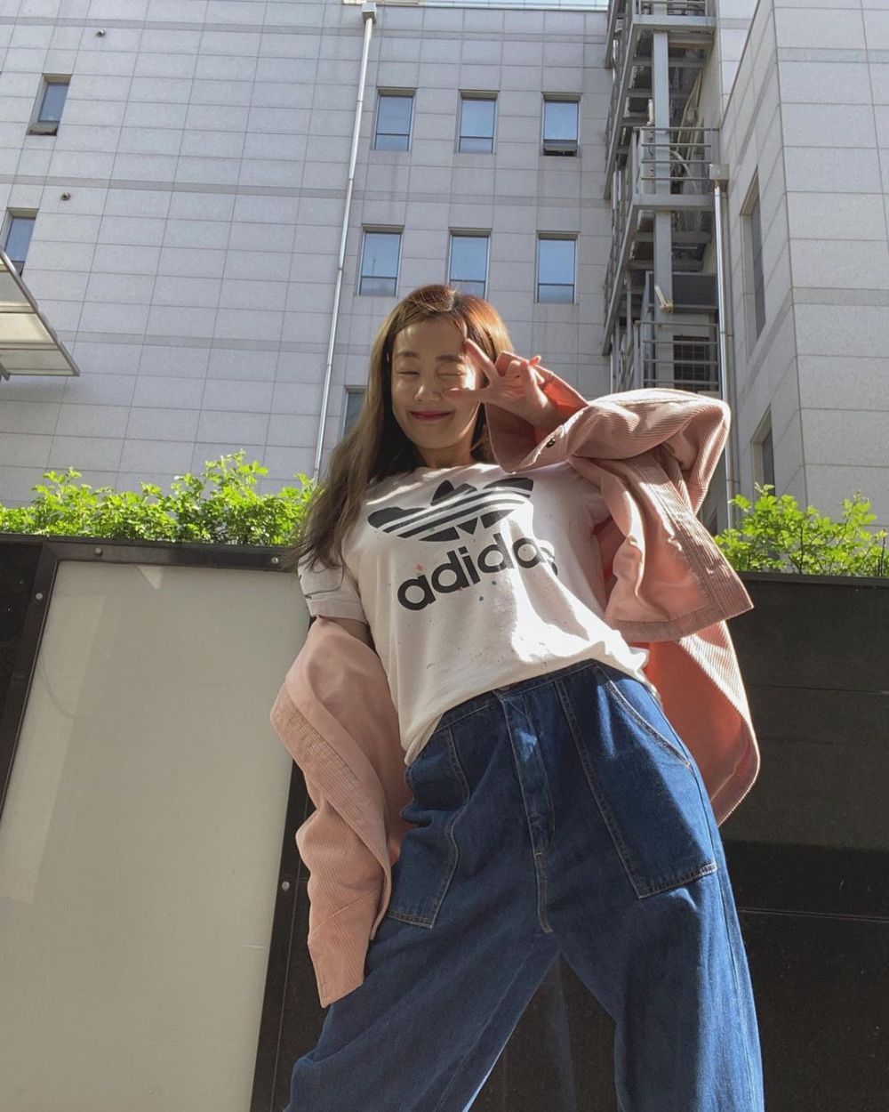 8 Ide OOTD Mix And Match T-Shirt Ala KPOP Idol, Ada Jennie BLACKPINK