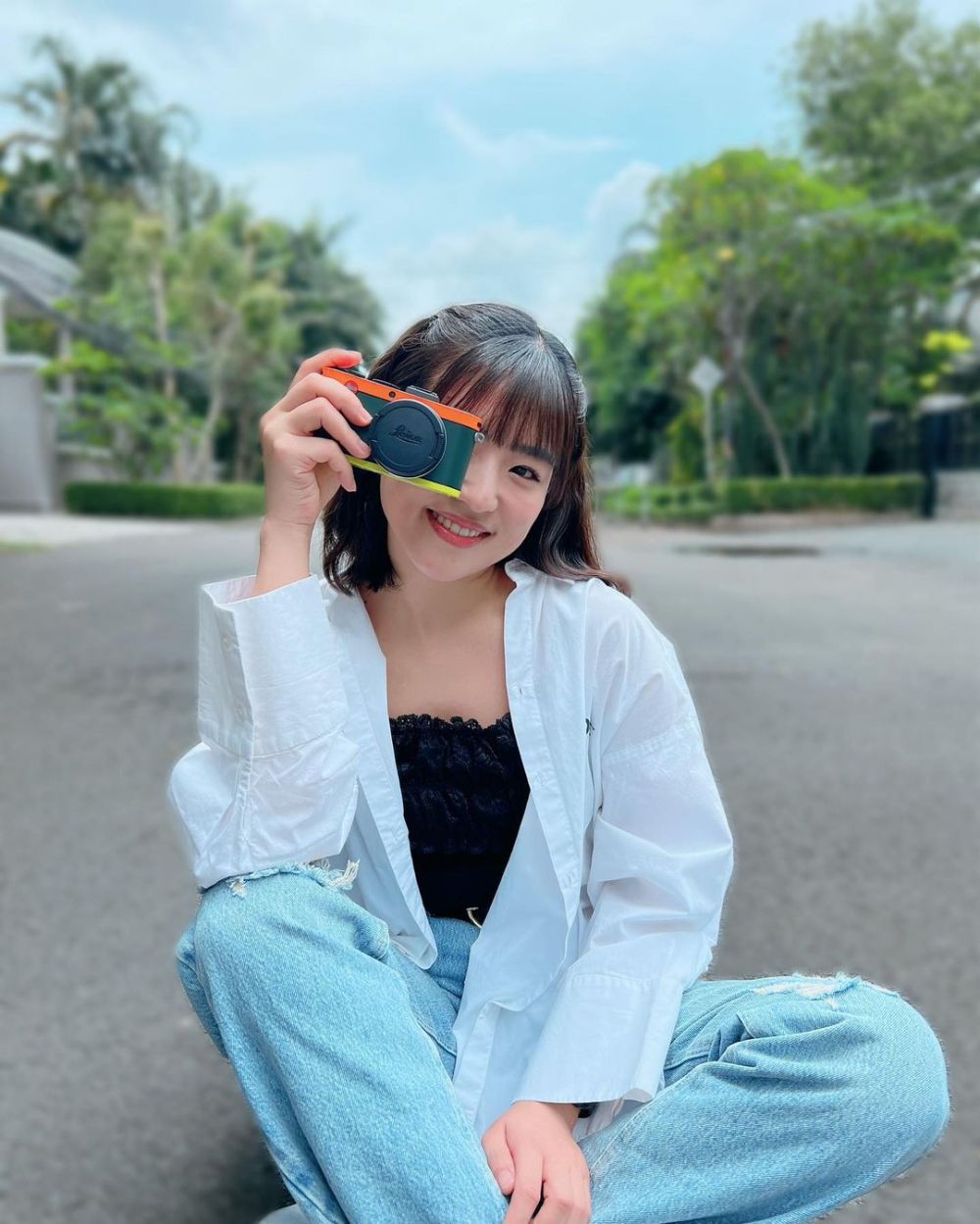 10 Ide Outfit Putih Haruka Nakagawa yang Cocok buat Lebaran