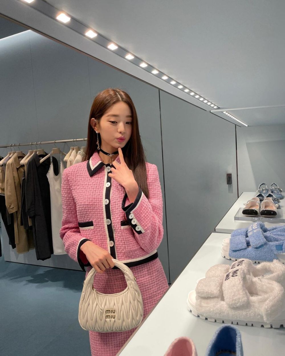 8 Inspirasi OOTD Girly Style ala Jang Wonyoung, Manis Deh