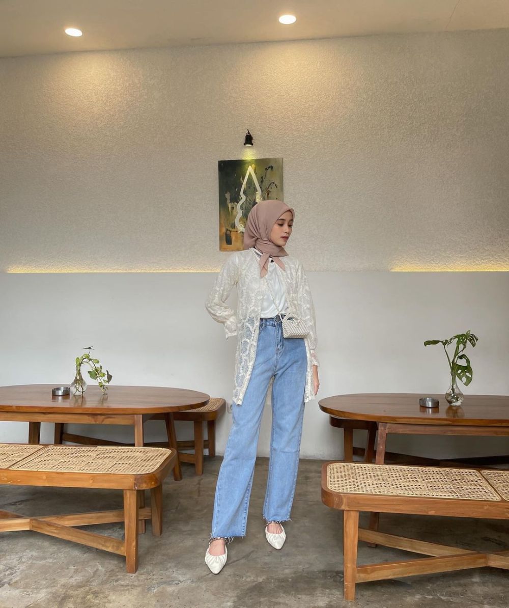 10 OOTD Hijab Celana Jeans, Gaya Kasual Lebaran Hari Kedua