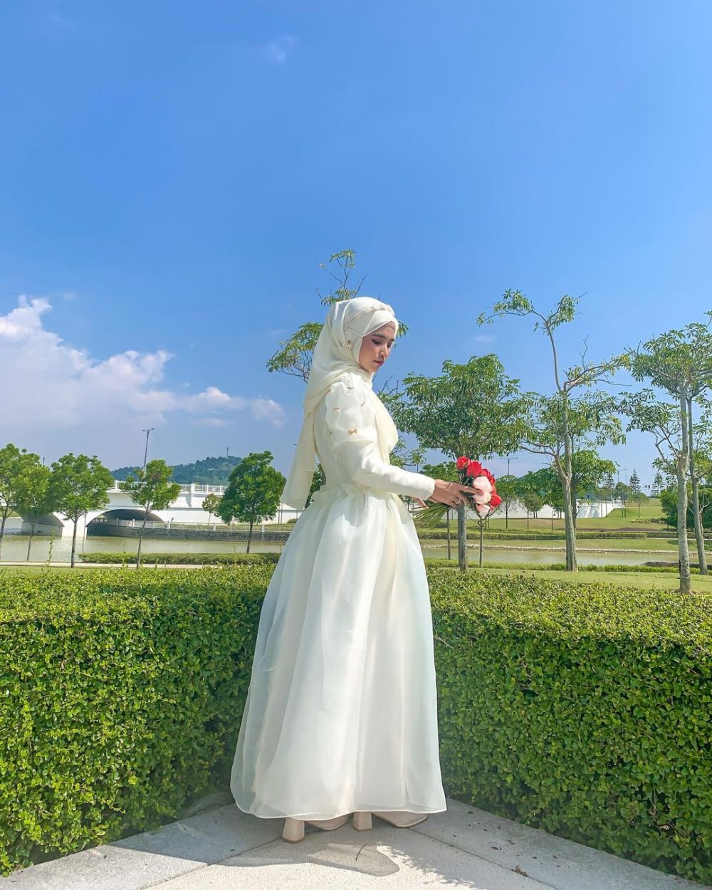 12 Inspirasi Dress Vintage Hijab ala Siti Aminah, Unik!