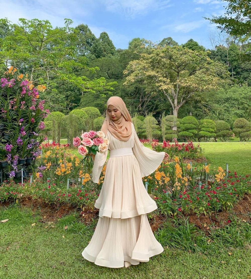 12 Inspirasi Dress Vintage Hijab ala Siti Aminah, Unik!