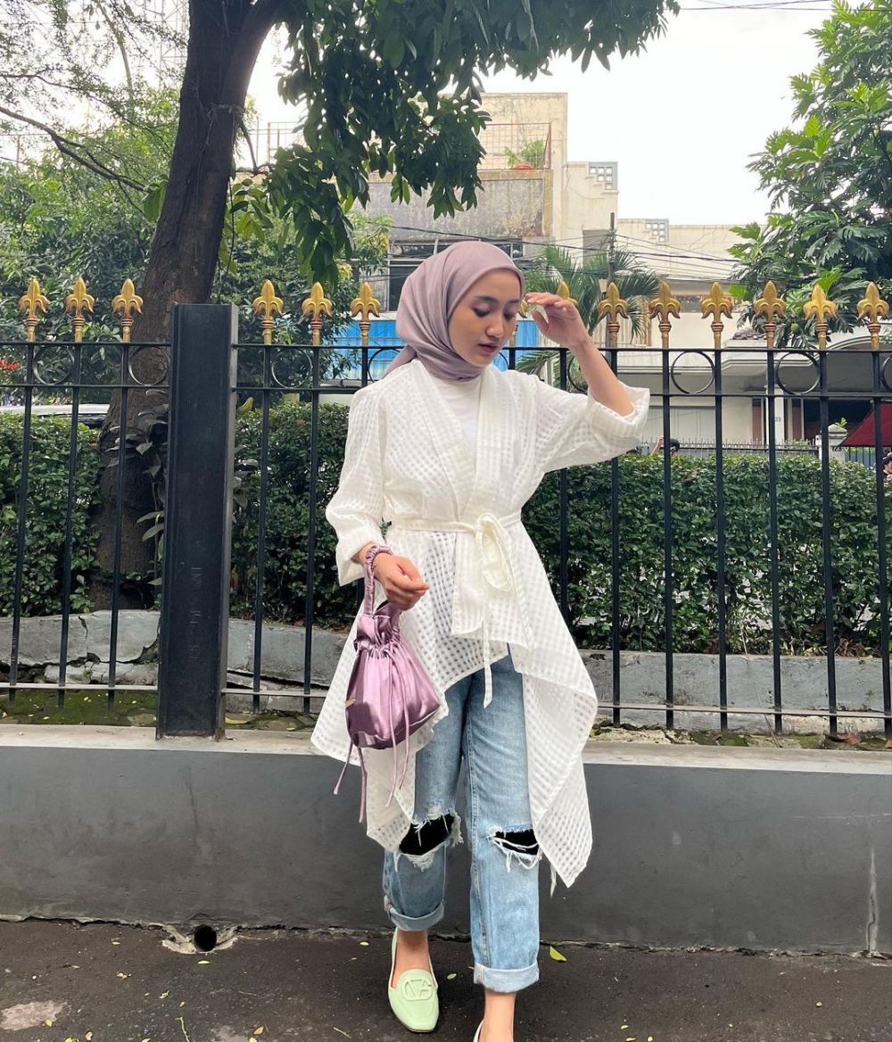 10 OOTD Hijab Celana Jeans, Gaya Kasual Lebaran Hari Kedua