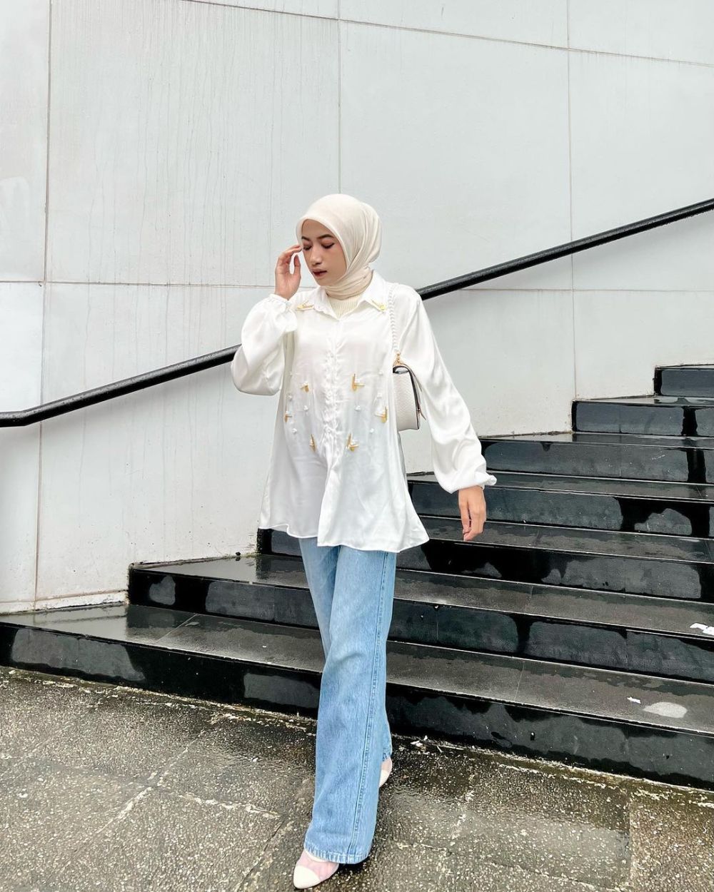 10 OOTD Hijab Celana Jeans, Gaya Kasual Lebaran Hari Kedua