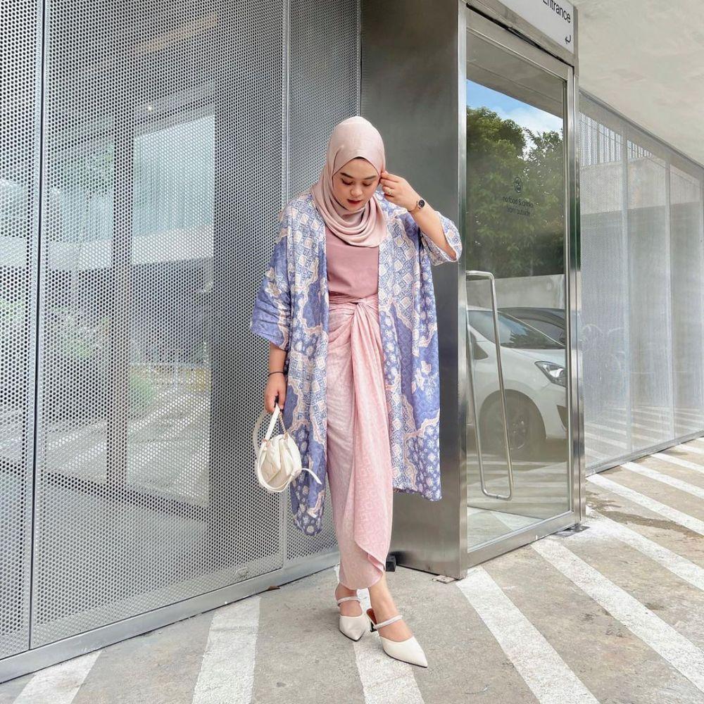 10 Mix and Match Long Outer Untuk Raya Outfit, Kasual Hingga Feminin