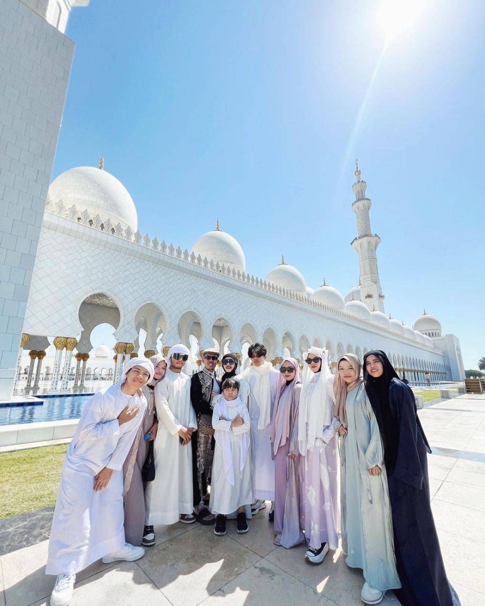 10 Potret Keluarga Gen Halilintar Lebaran Di Abu Dhabi