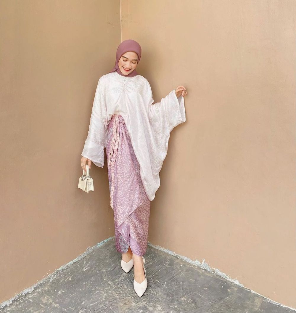 9 Ide OOTD Hijab One Set ala Selebgram Cut Indah Sundari, Effortless!