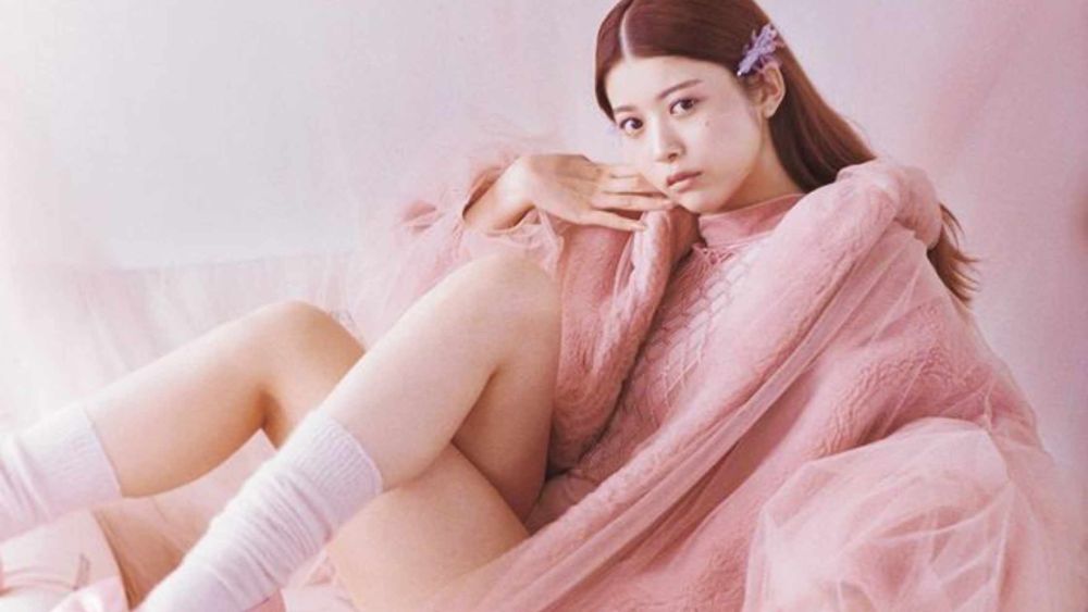 10 Potret Memesona Fumika Baba, Aktris Jepang Merangkap Model Majalah