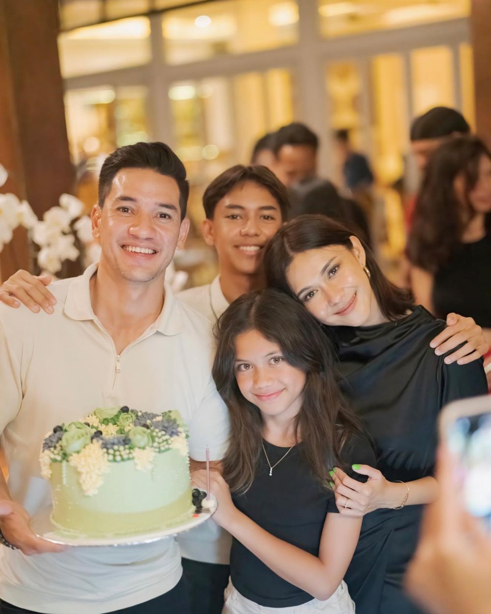 9 Potret Nana Mirdad Malah Makin Awet Muda di Usia 38 Tahun!