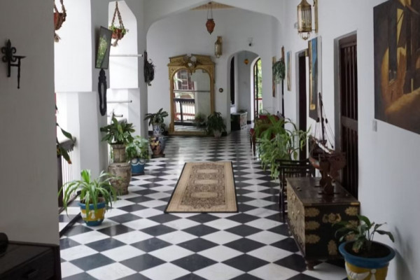 5 Cara Membuat Koridor Rumah Terlihat Instagramable