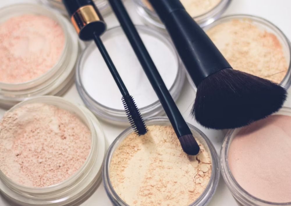 7 Tips Makeup Tutupi Jerawat dan Bekasnya