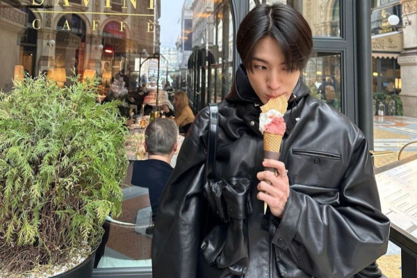 9 Outfit Jeno NCT dengan Berbagai Koleksi Ferragamo, Stylish Abis!