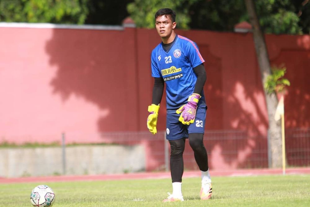 Menakar Peluang Teguh Amiruddin Jadi Kiper Utama Arema FC