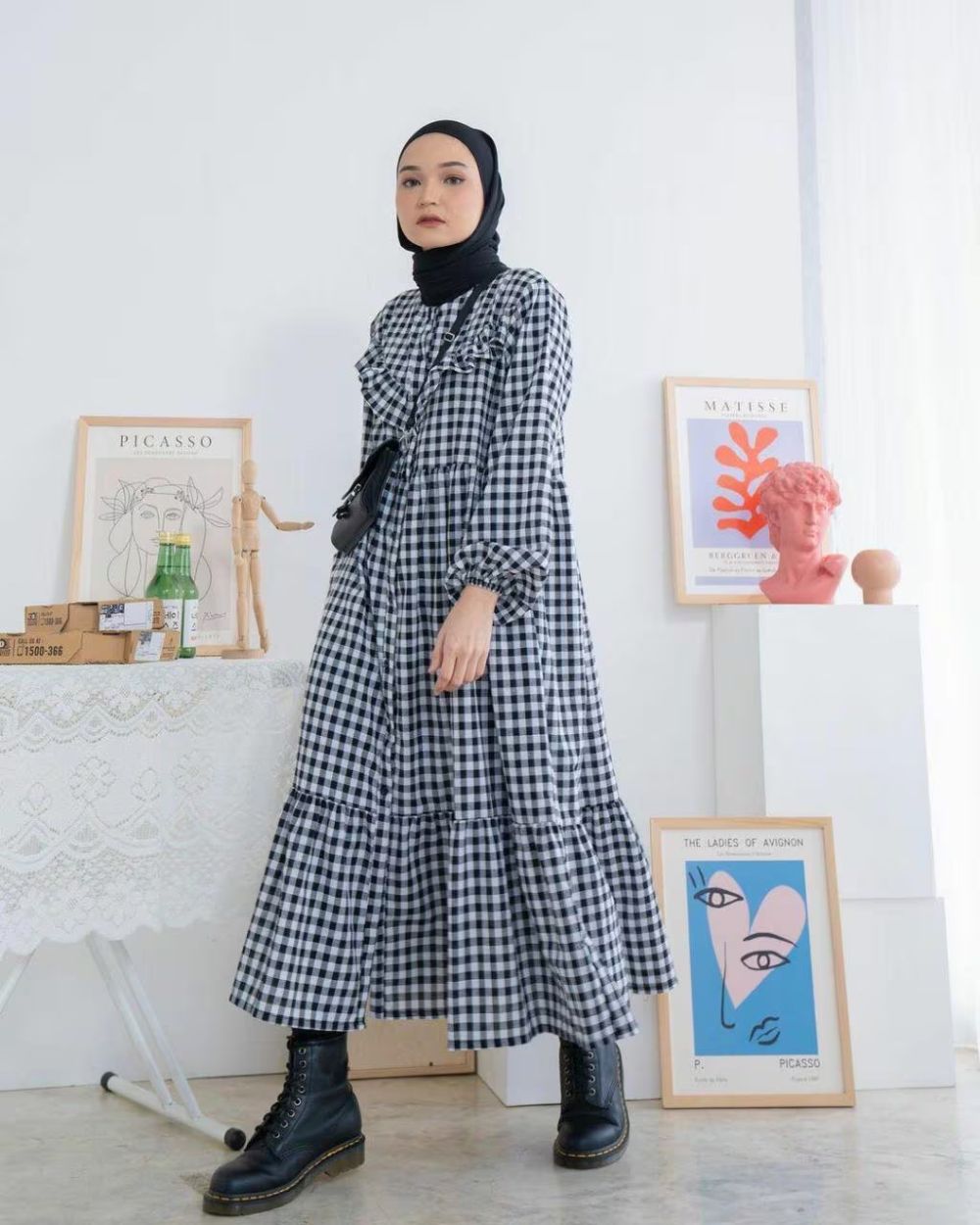 9 Ide OOTD Hijab Pakai Midi Dress, Chic dan Trendy! 