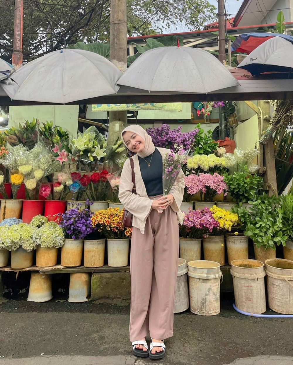 9 Ide OOTD Simpel Kasual ala Zakia Henjèl untuk Daily Outfit