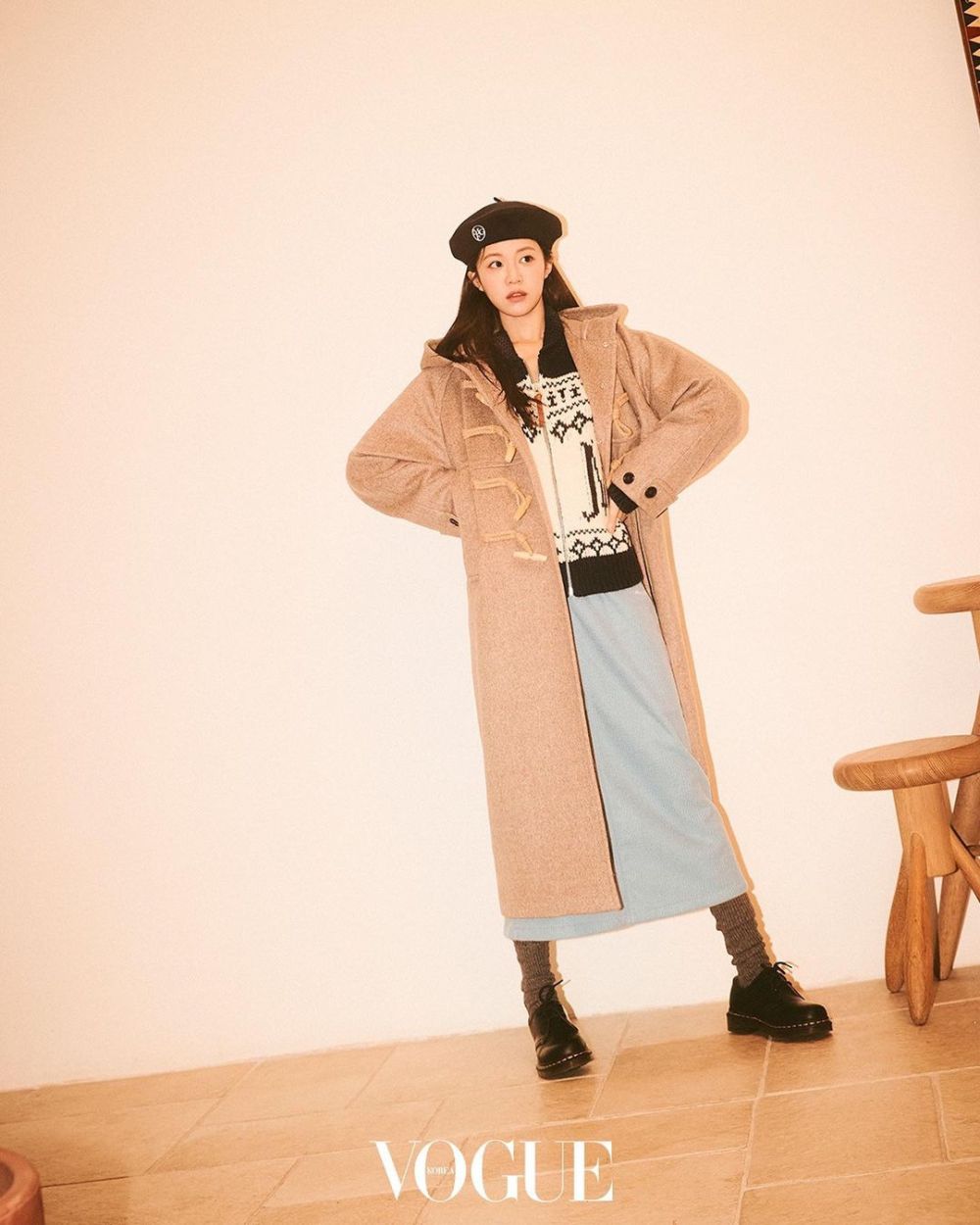 11 Ide Outfit Kasual untuk Photoshot ala Go Yoon Jung, Modis Abis!