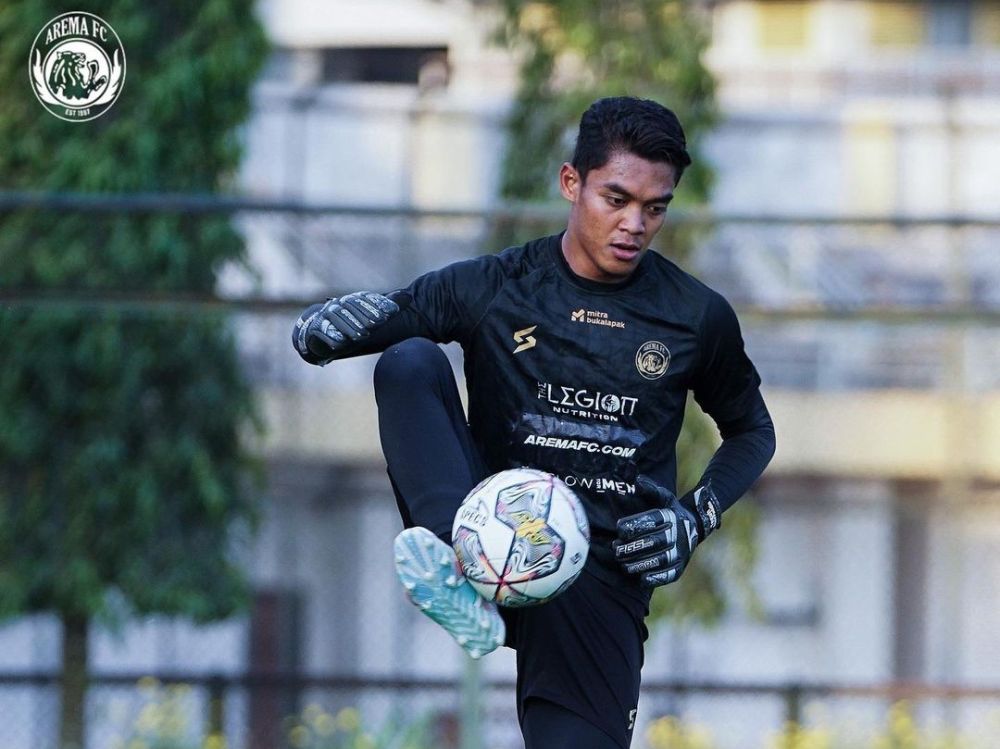 Menakar Peluang Teguh Amiruddin Jadi Kiper Utama Arema FC