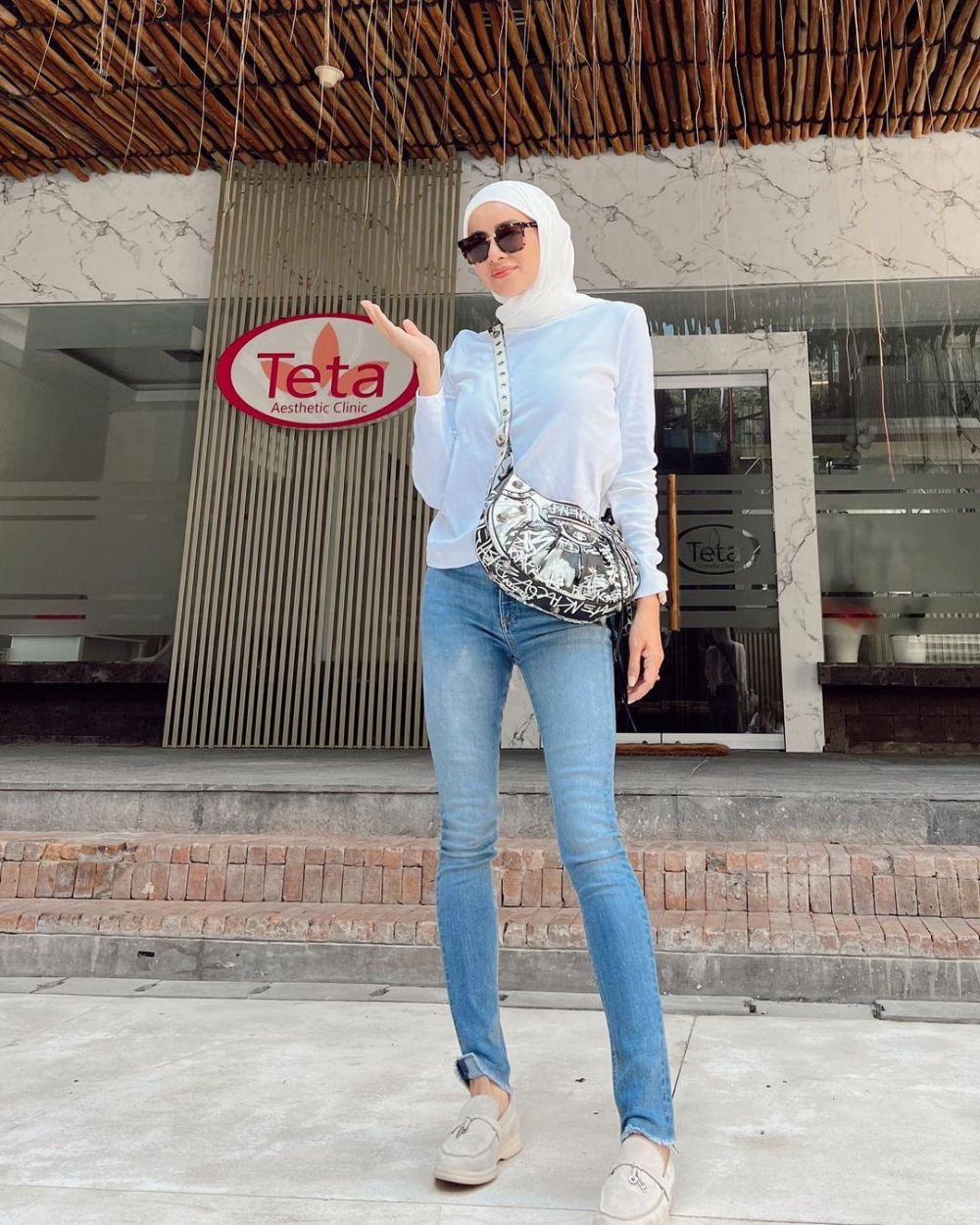 9 Inspirasi Outfit Hijab Kasual Pakai Jeans Ala Olla Ramlan