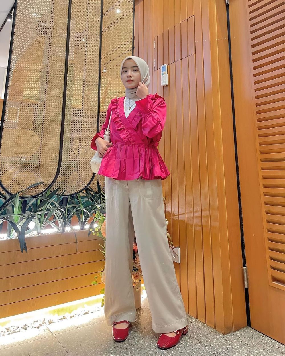 9 Ide OOTD Simpel Kasual ala Zakia Henjèl untuk Daily Outfit