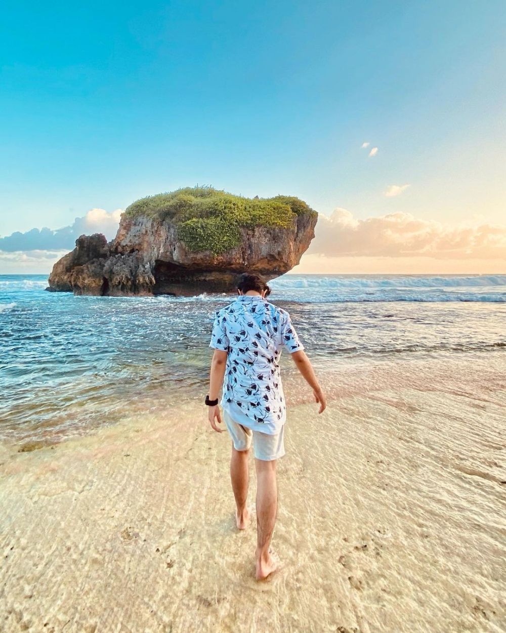 Pantai Mesra Gunungkidul, Pantai Eksotis yang Lagi Naik Daun